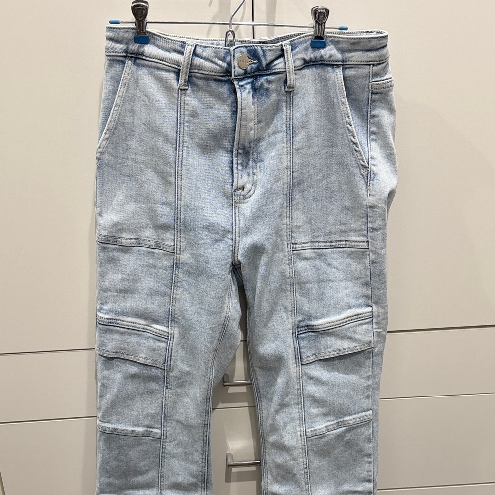Stylish Light Blue Women's Straight Leg Jeans. Risen size 13 brand new